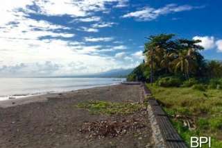Beachfront Land For Sale in Kalianget