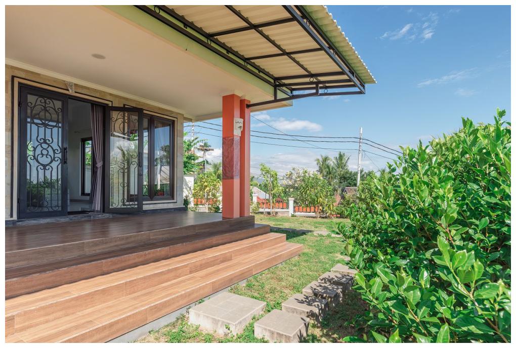 Exterior Picture View On Garden