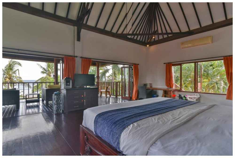 Singkenken Bali Villa Master Bedroom Tv