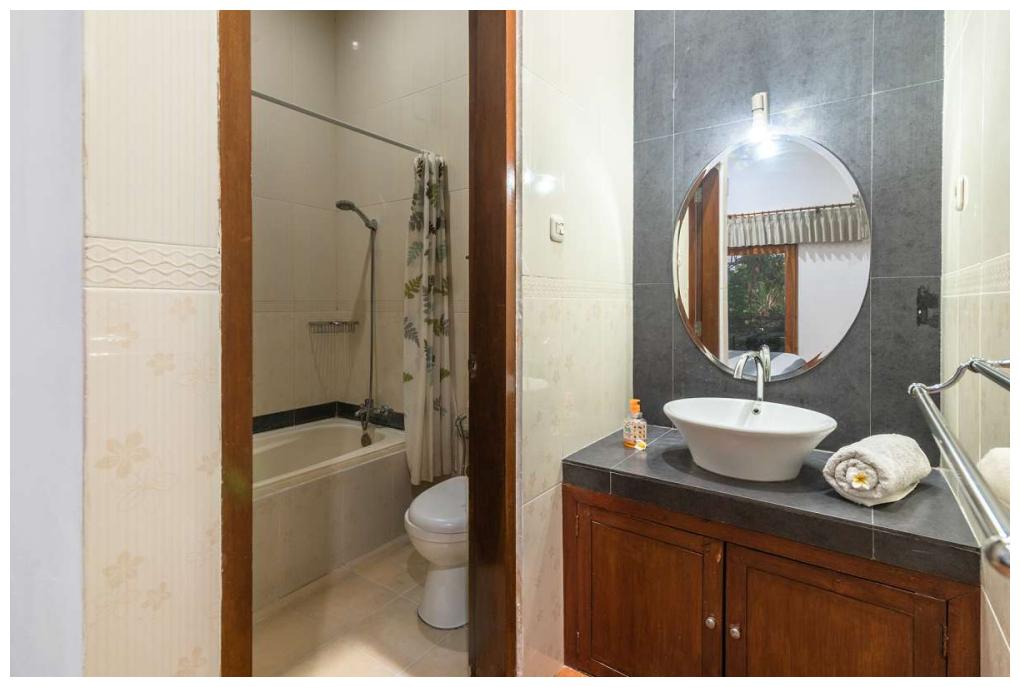 Villa Alera Bed Bath Room21