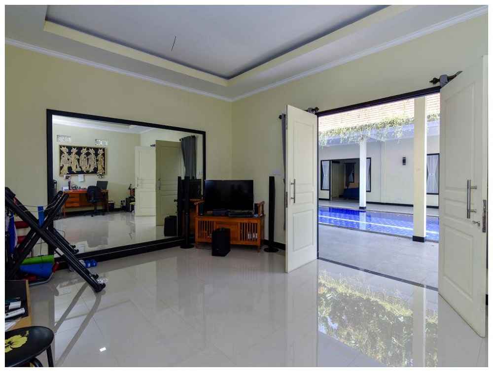 Villa Anggrek Rental Room