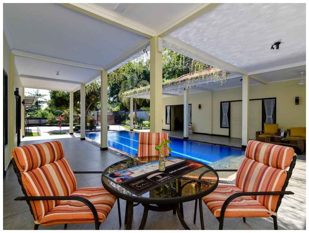 Villa Anggrek Rental Sit At The Pool