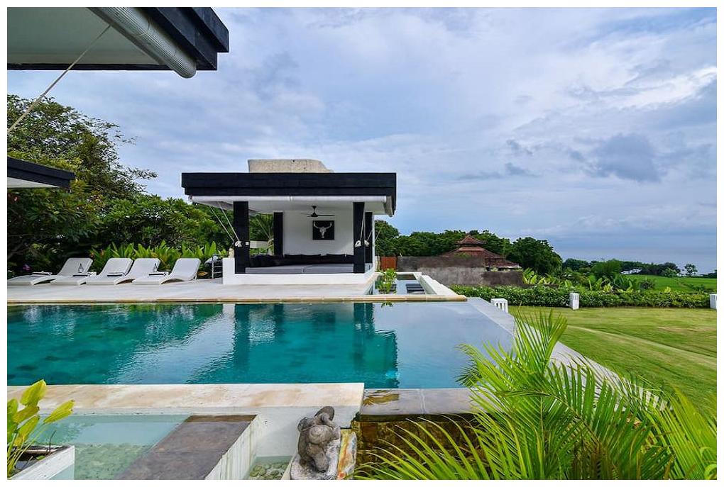 Villa Bali Wahyu Sedana Overflow Pool