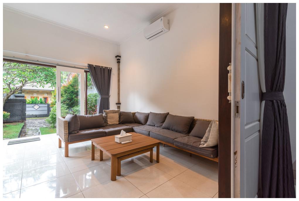 Villa Gunvia Rental Interior Seating