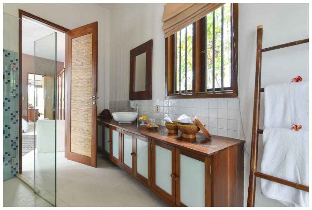 Villa Kapal Rental Bathroom