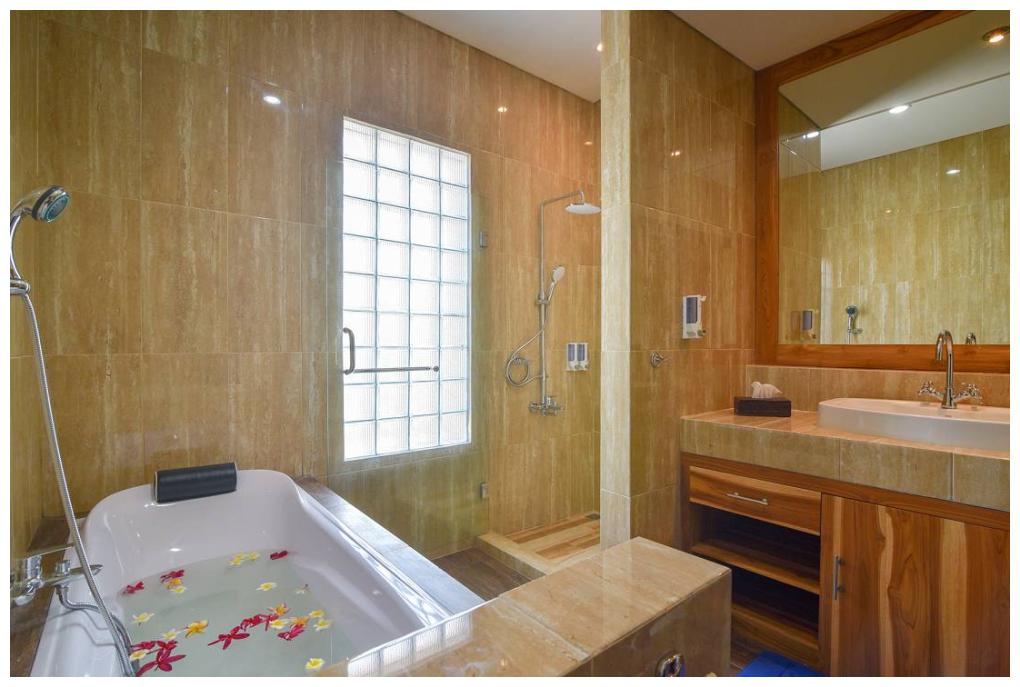 Villa Mozart Rental Bathroom Two
