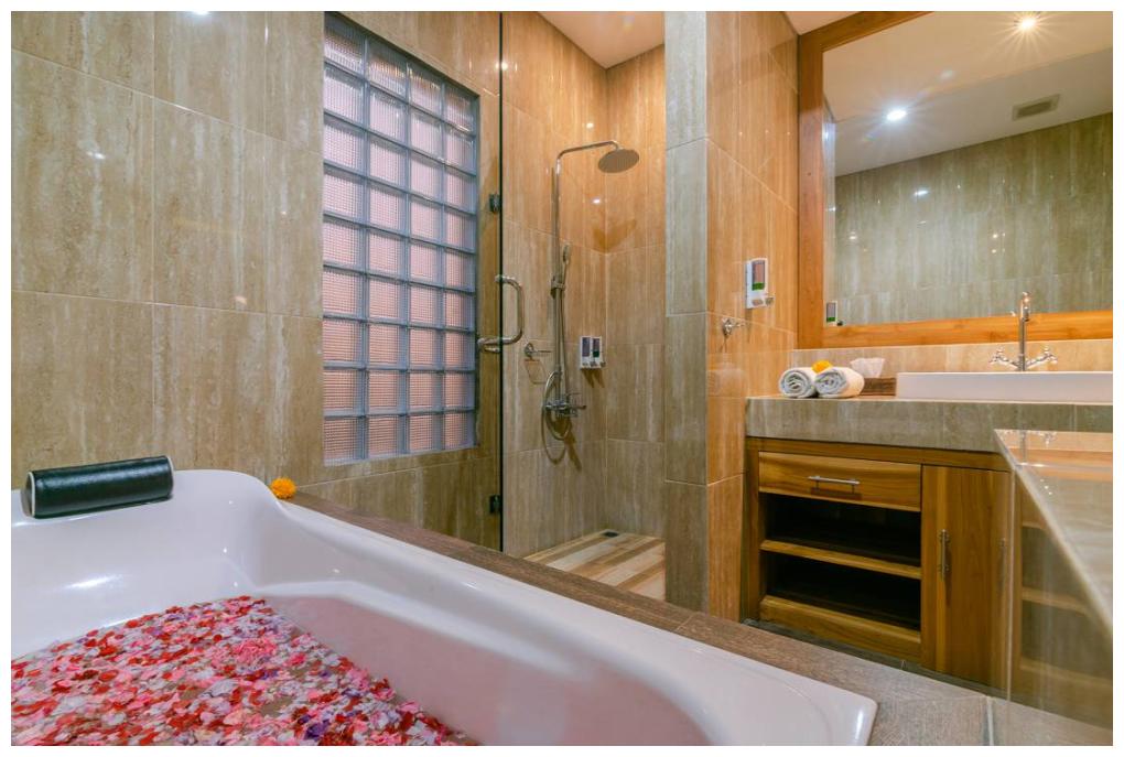 Villa Mozart Rental Flower Bath