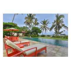 Sunbeds Pool - Palm Living Bali Long Term Villa Rentals