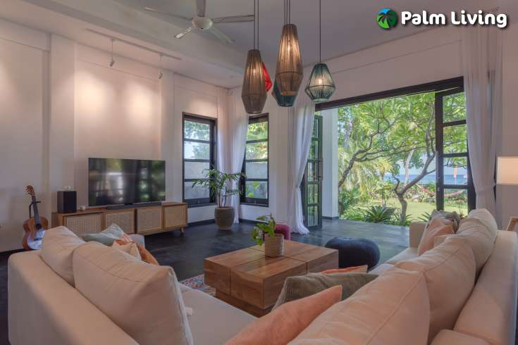 Absolute Beachfront Villa - Center Lovina