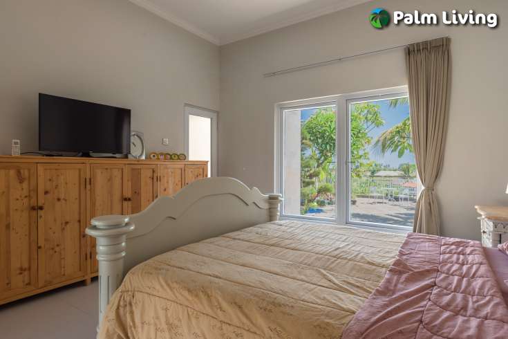 Cozy Two Bedroom House with Pool