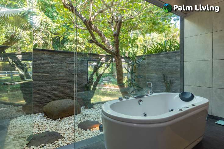 Luxury Villa Built on Large Land Plot