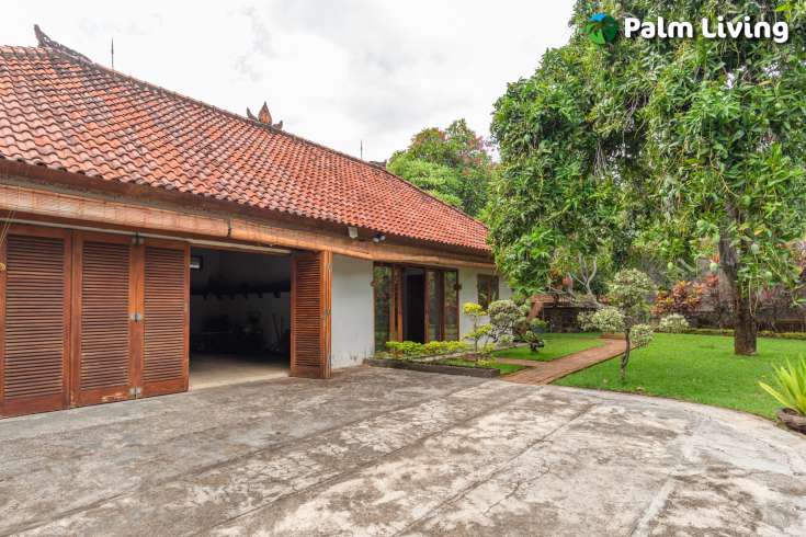Spacious Hillside Villa in Kayuputih