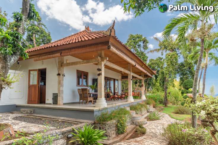 Spacious Hillside Villa in Kayuputih