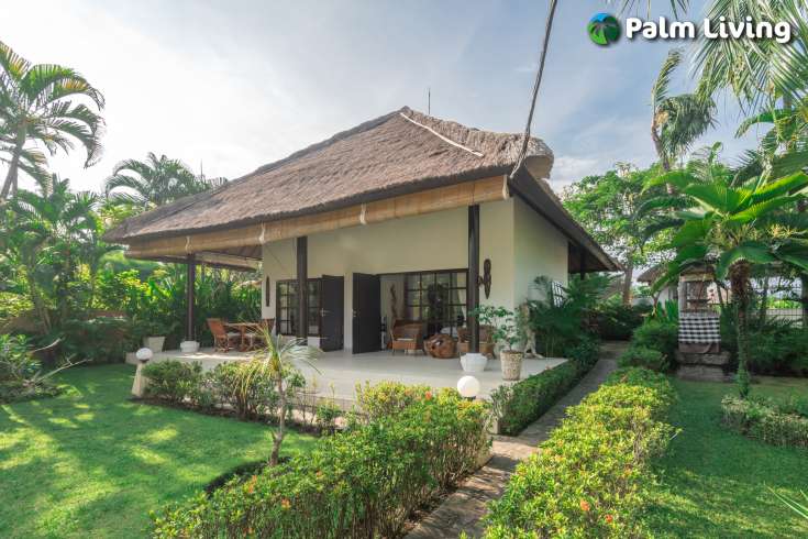 Beautiful Five Bedrooms Beachfront Villa