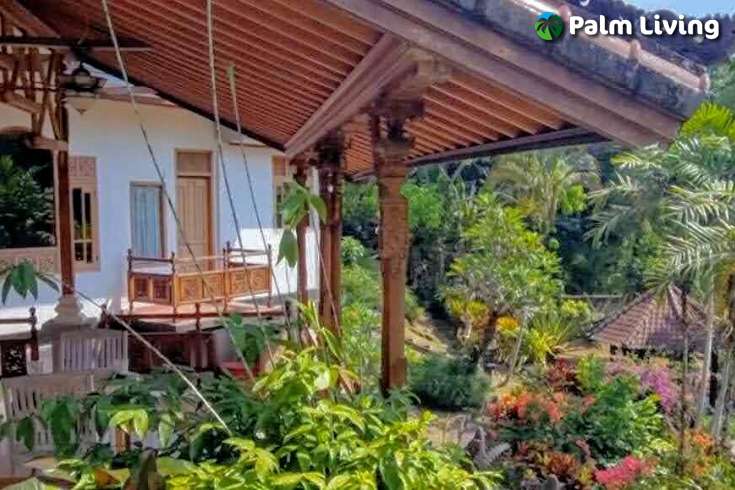 Spacious Garden Villa in Kediri for Sale