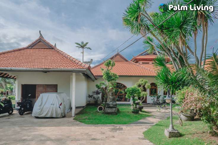 Spacious Garden Villa for Sale
