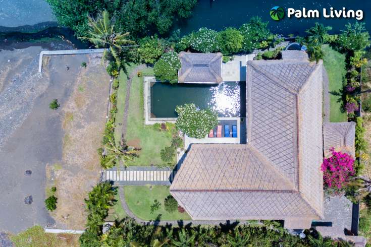 Luxury Balinese Beachfront Villa Dencarik