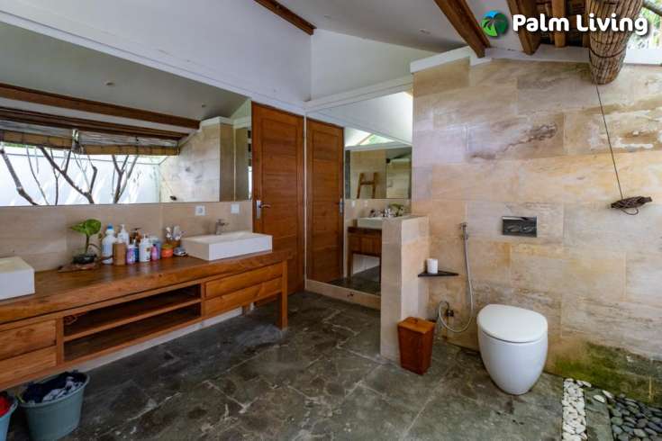 Freehold Villa with Mountain Views
