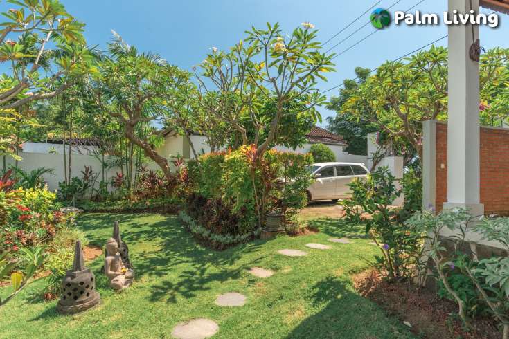 Spacious Hillside Villa, Ocean Views