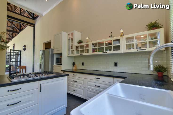 Luxury Balinese Beachfront Villa Dencarik
