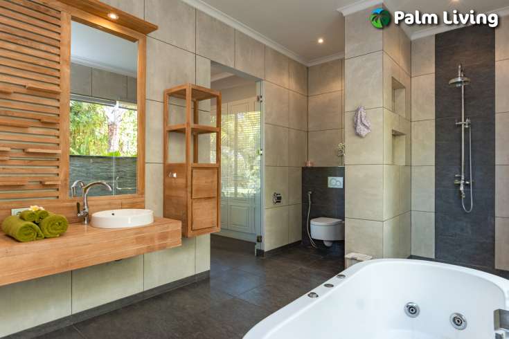 Luxury Villa Built on Large Land Plot