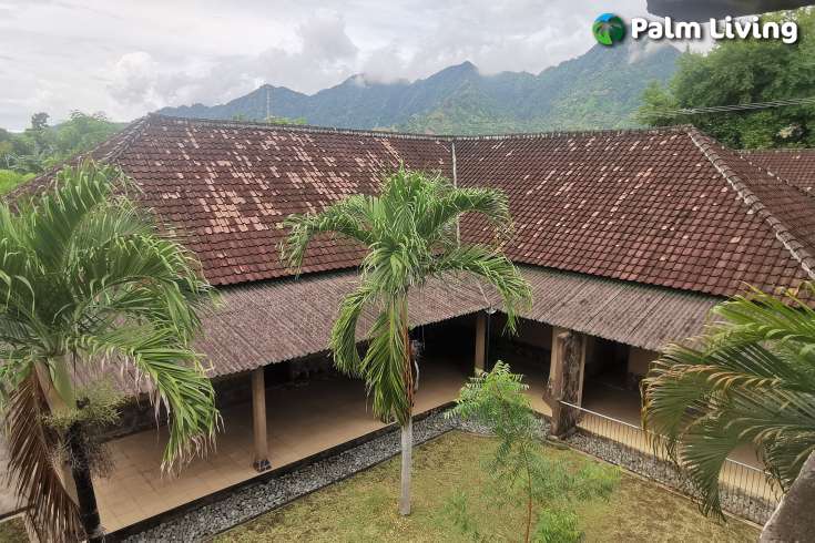 House & Restaurant For Sale