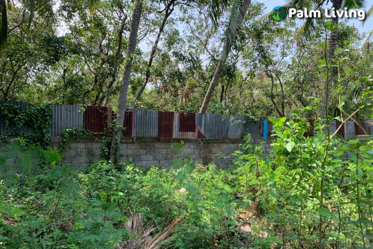 A Plot Land for Sale in Labuhan Aji