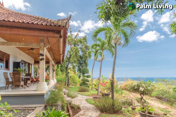 Spacious Hillside Villa in Kayuputih