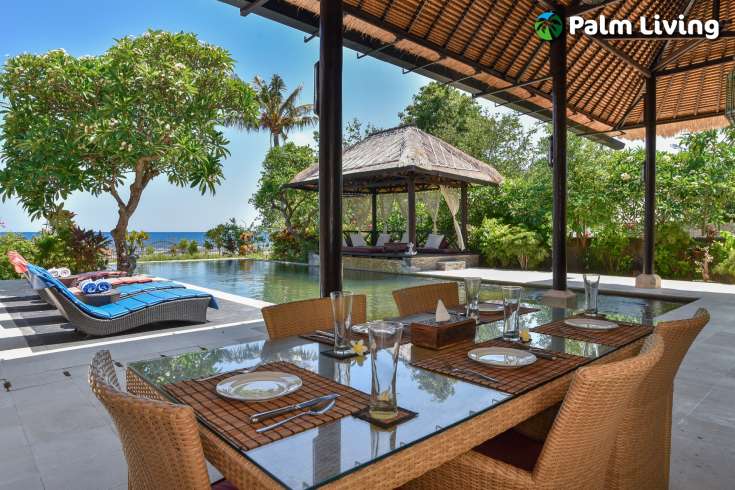 Luxury Balinese Beachfront Villa Dencarik