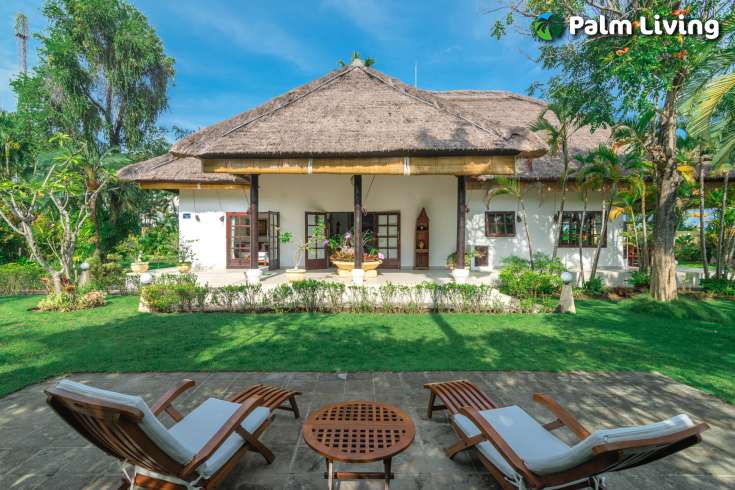 Beautiful Five Bedrooms Beachfront Villa