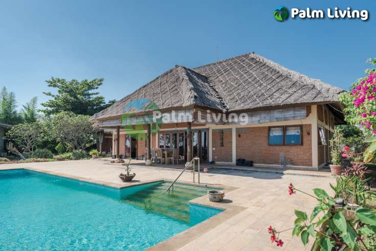 Rare Beachfront Villa in Dencarik