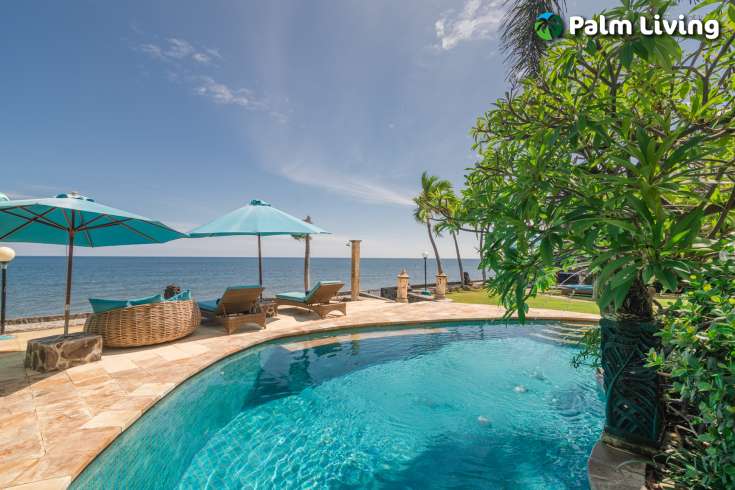 Tasteful Beachfront Villa with Guest House