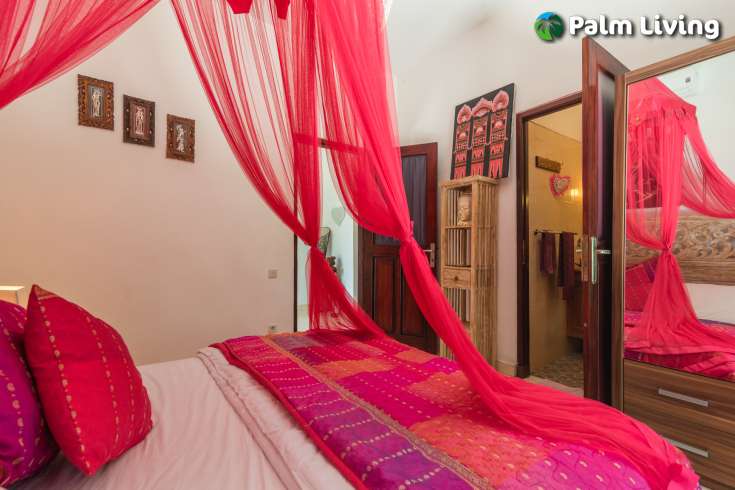 Tasteful Beachfront Villa with Guest House