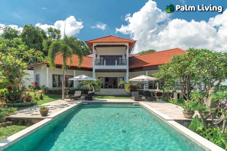 Spacious Hillside Villa, Ocean Views