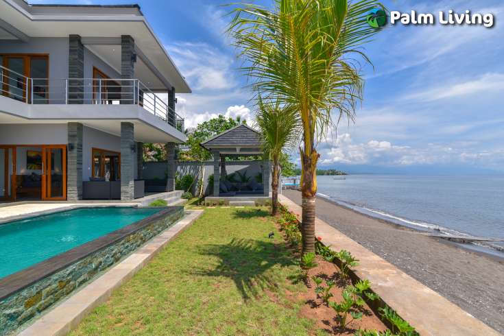 Beachfront  Villa Nearby Lovina
