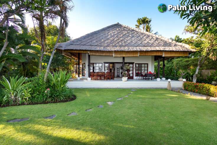 Beachfront Villa with Guest House