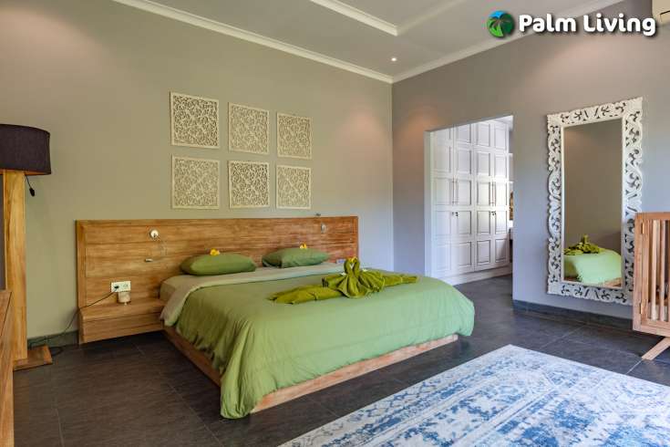 Luxury Villa Built on Large Land Plot