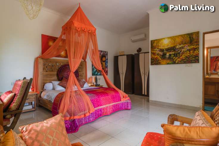 Tasteful Beachfront Villa with Guest House