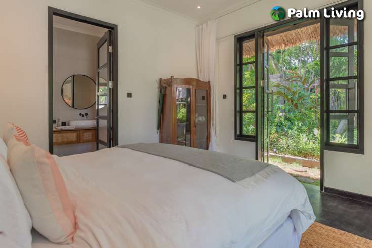 Absolute Beachfront Villa - Center Lovina