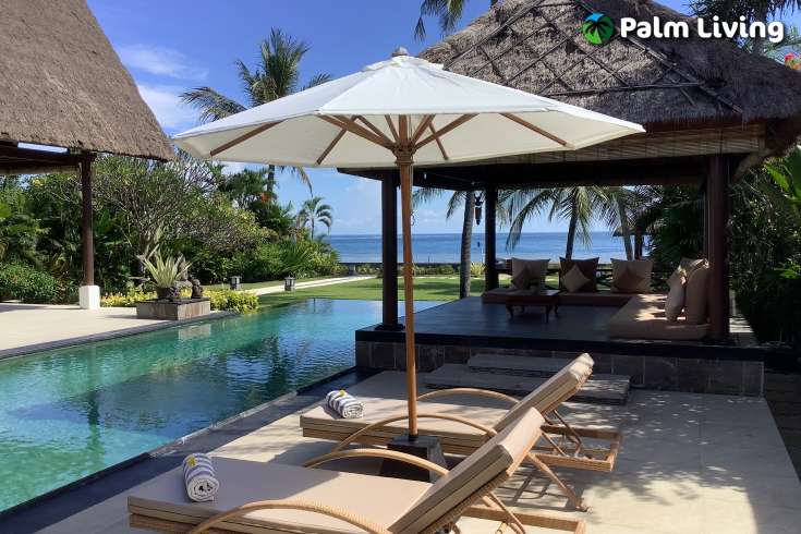 Spacious Beachfront Villa with Nice Garden