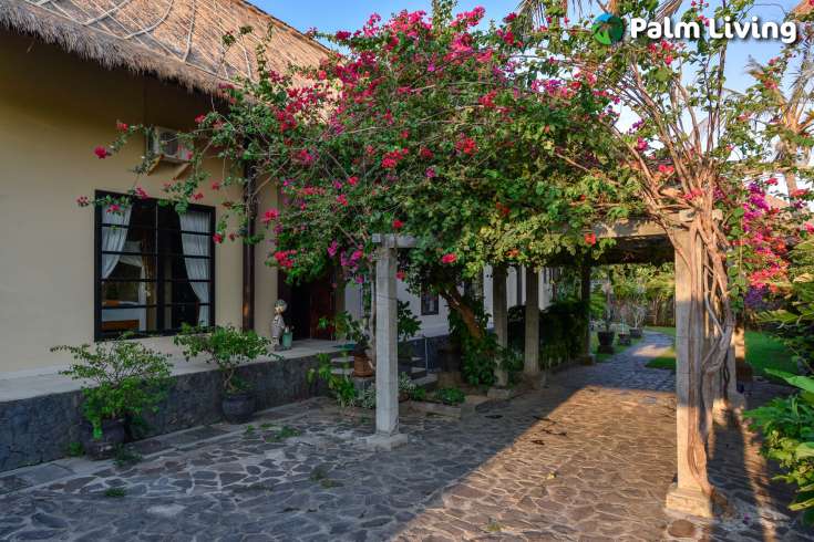 Luxury Balinese Beachfront Villa Dencarik