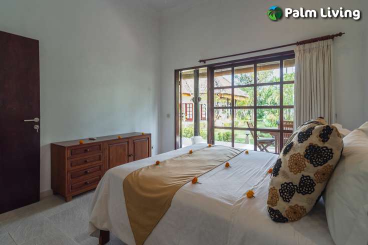 Beautiful Five Bedrooms Beachfront Villa