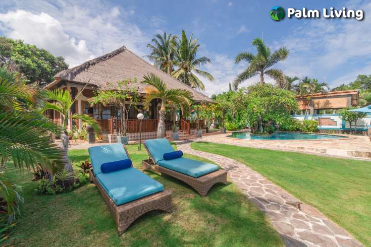 Tasteful Beachfront Villa with Guest House