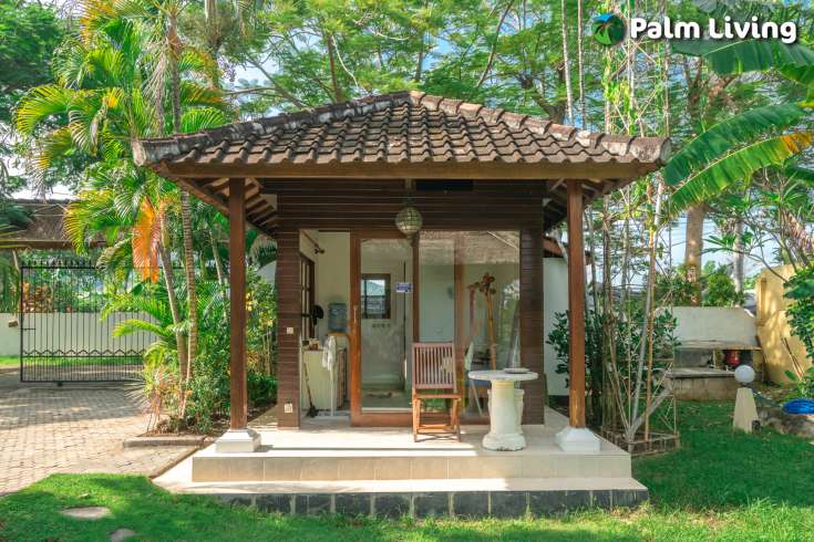 Beautiful Five Bedrooms Beachfront Villa
