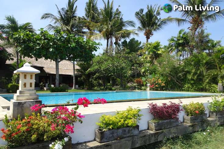 Spacious Beachfront Villa for Sale in Dencarik