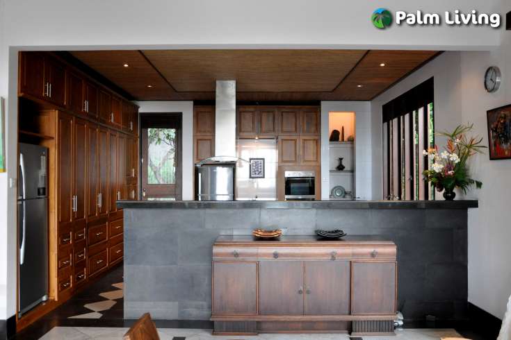 Spacious Hillside Villa in Kayuputih