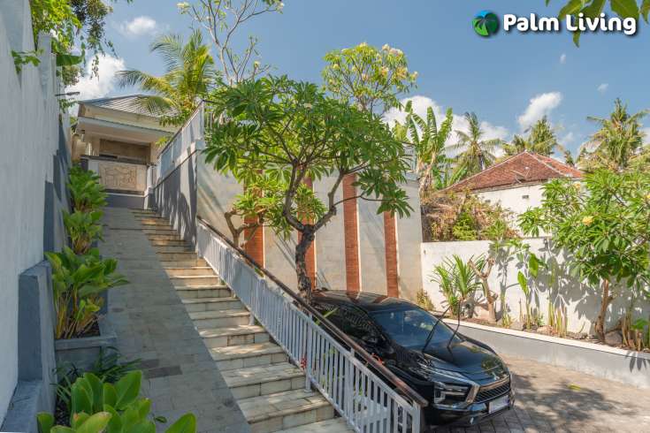 Cozy Two Bedroom House with Pool