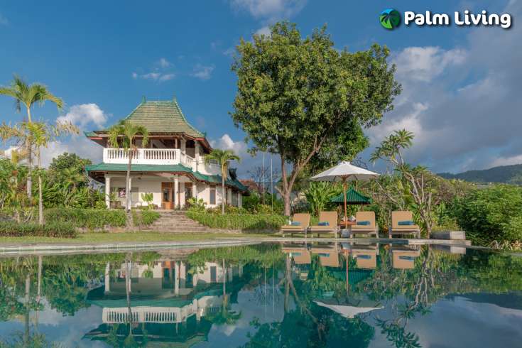 A Luxury Hillside Villa With Spectacular Views
