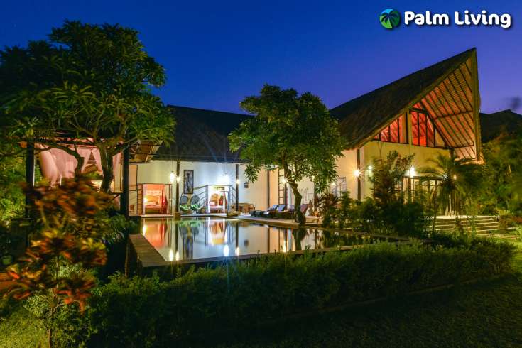 Luxury Balinese Beachfront Villa Dencarik