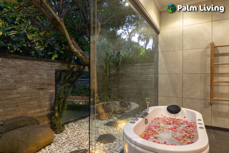 Luxury Villa Built on Large Land Plot